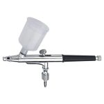 légfesték ecsettel